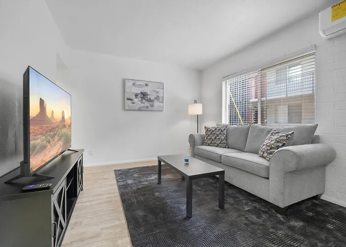 Stylish, Just Renovated 1 Bedroom In Downtown Apartment