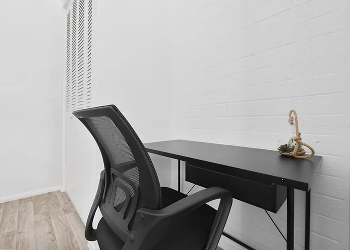 Stylish, Just Renovated 1 Bedroom In Downtown